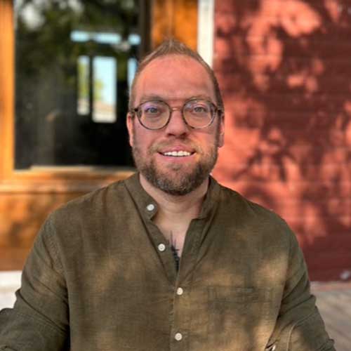 Olivier Bellemare, fondateur de Pure Méditation, instructeur en méditation guidée et respiration consciente pour entreprises